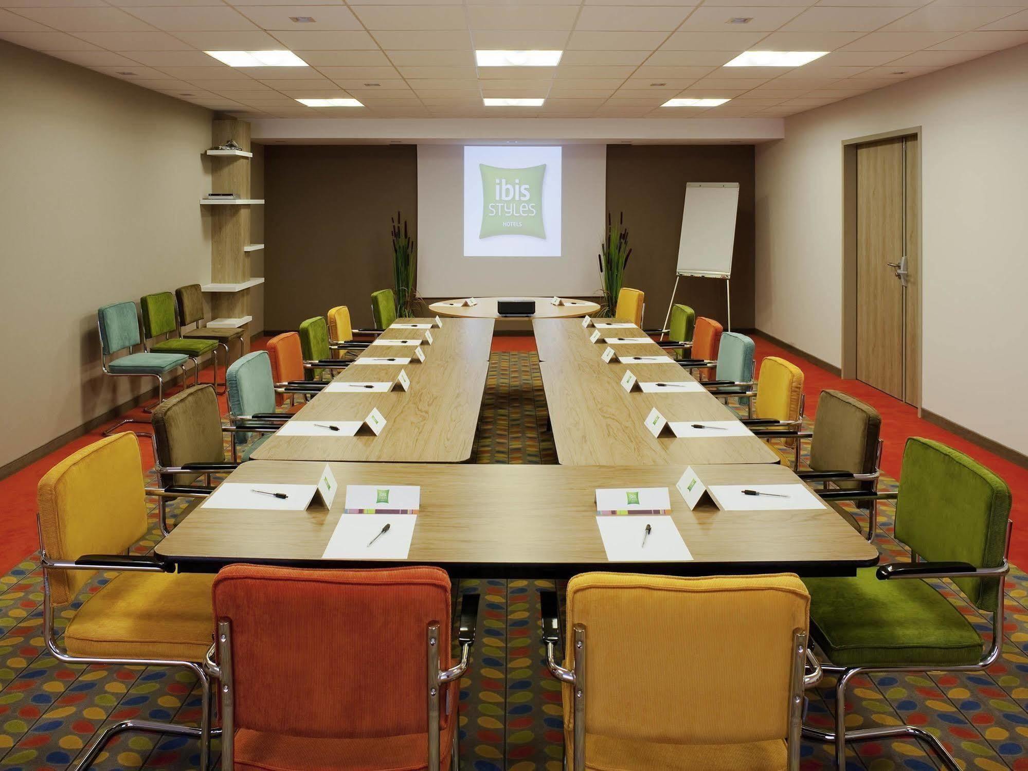 Hotel Ibis Styles Chaumont Centre Gare Exterior foto